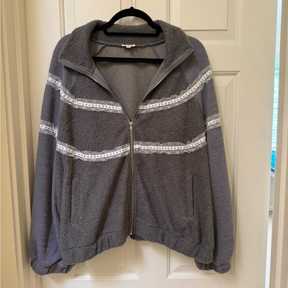 POL Gray Zip-Up Sweater with White Stripes - Large (FKJ95)